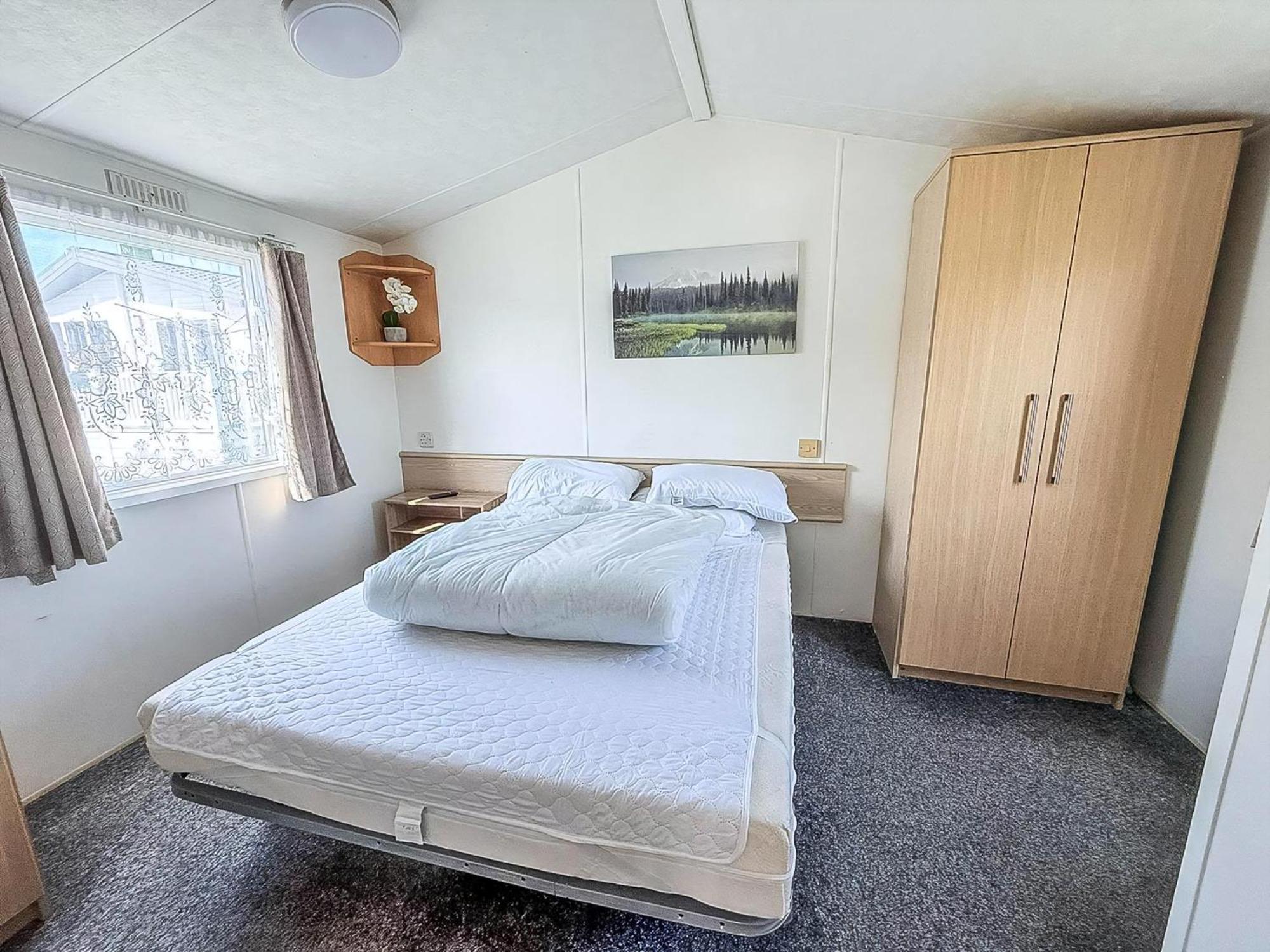 6 Berth Staycation Caravan Nearby Clacton-On-Sea In Essex Ref 26254E Екстериор снимка