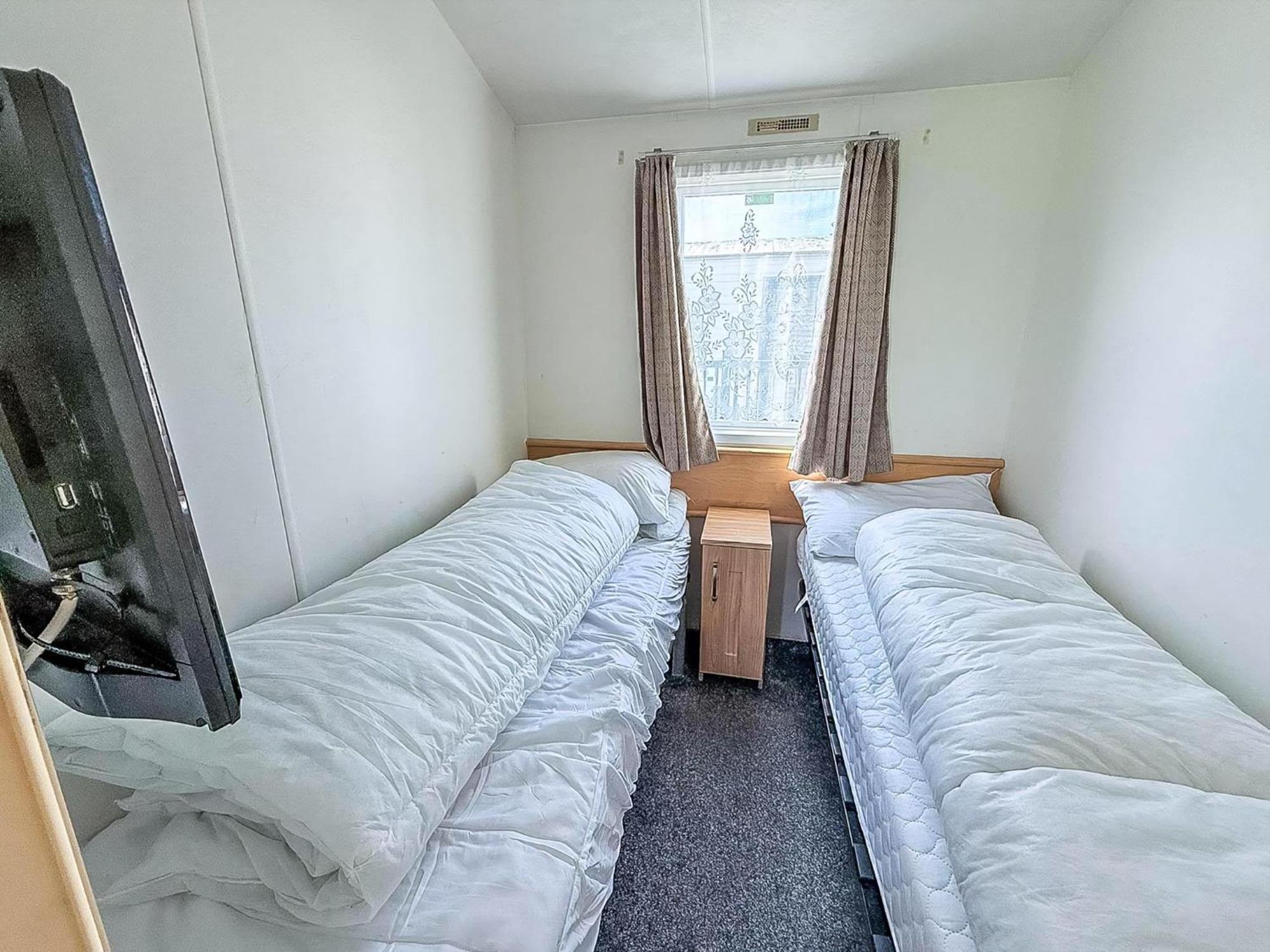 6 Berth Staycation Caravan Nearby Clacton-On-Sea In Essex Ref 26254E Екстериор снимка