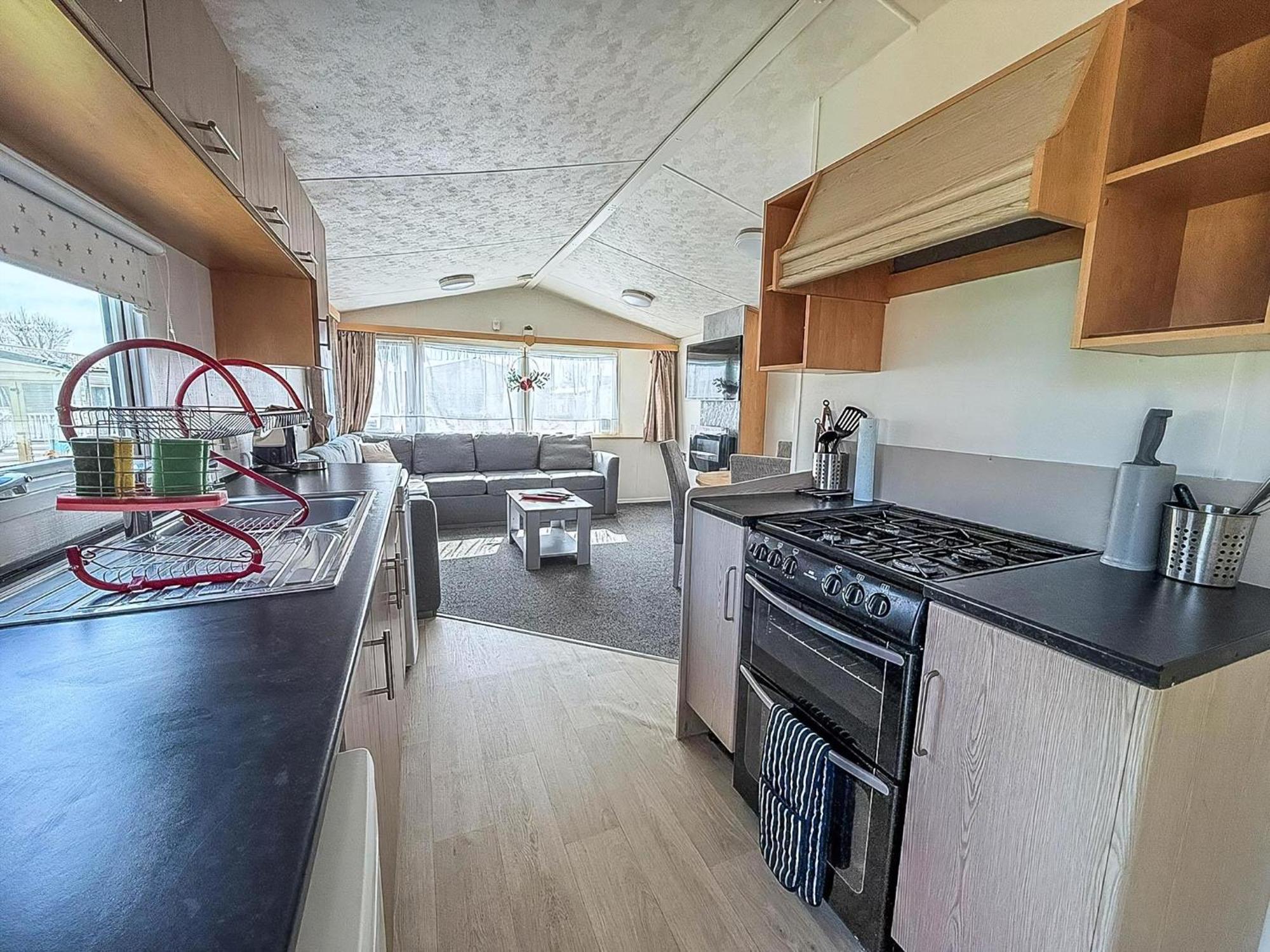 6 Berth Staycation Caravan Nearby Clacton-On-Sea In Essex Ref 26254E Екстериор снимка