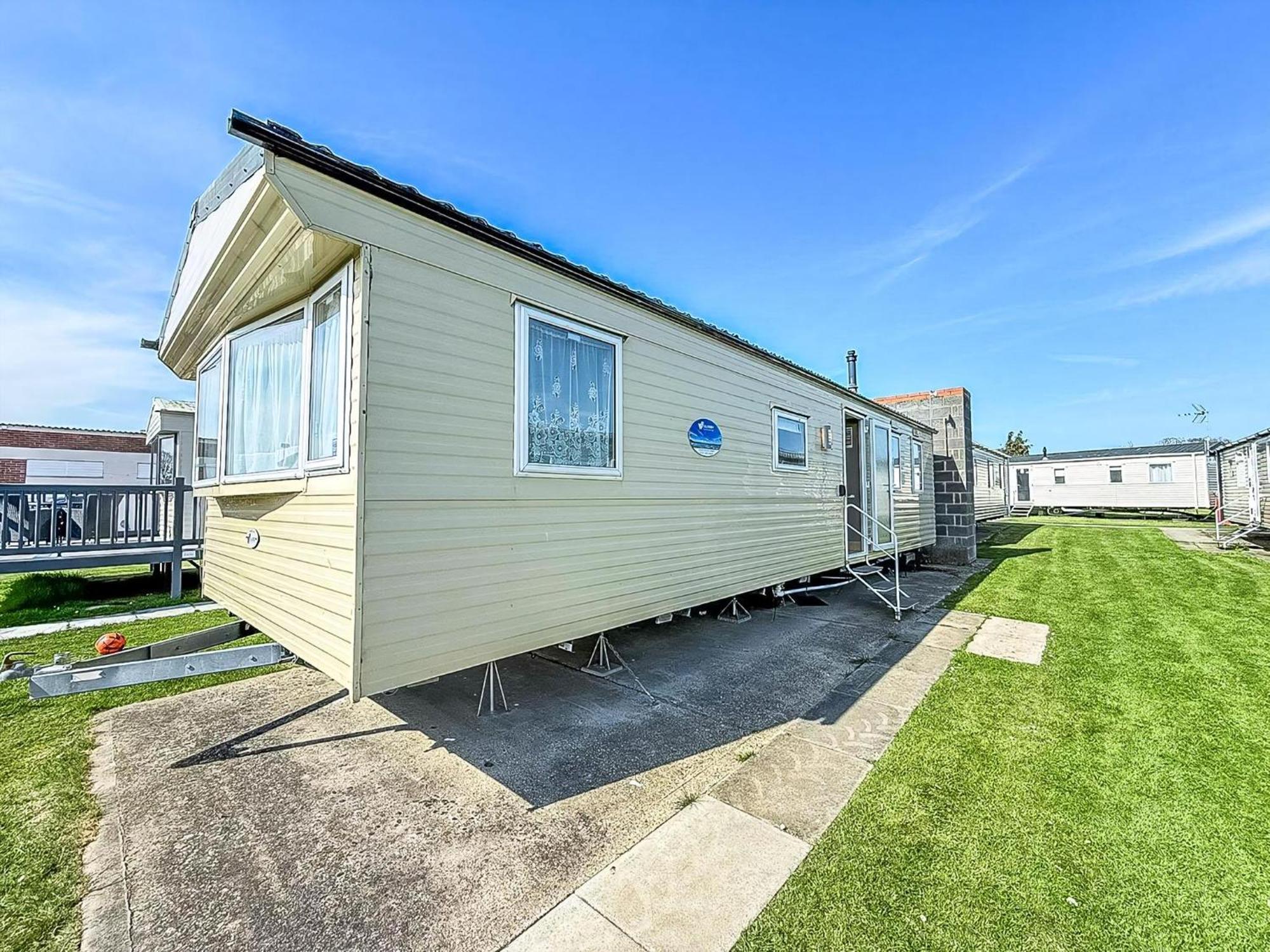 6 Berth Staycation Caravan Nearby Clacton-On-Sea In Essex Ref 26254E Екстериор снимка